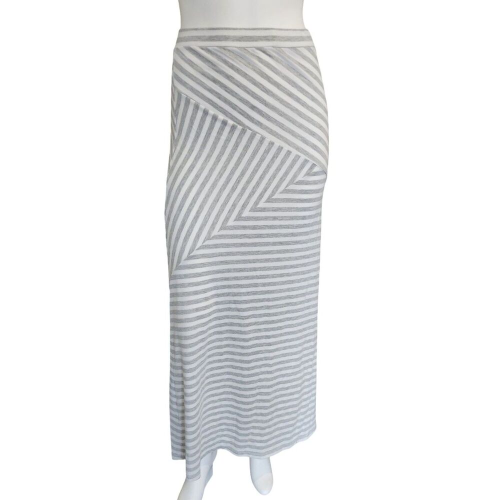 Mix & Co Chevron Striped Maxi Skirt Gray White Diagonal Panel Jersey Knit